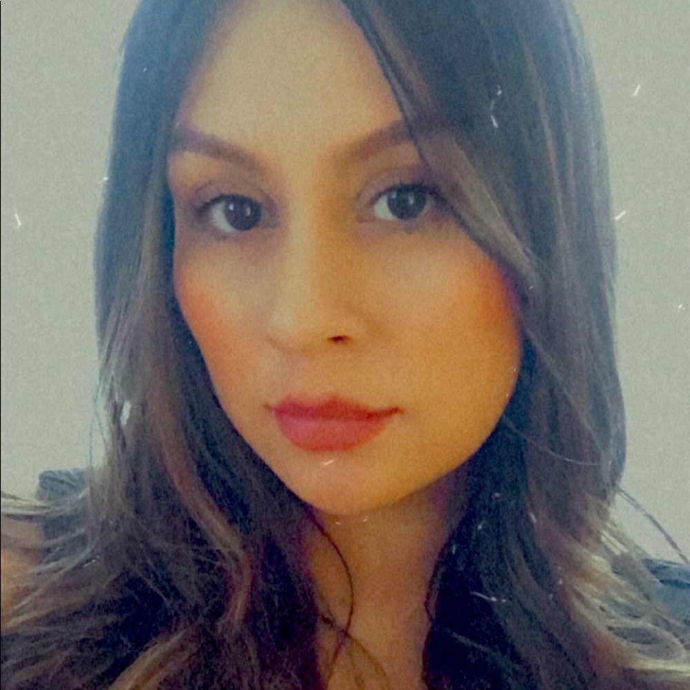 Meet your Posher, Esmeralda